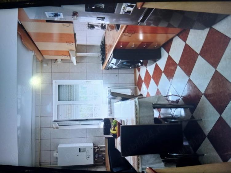Apartament cu 3 camere decomandat în Exterior Vest