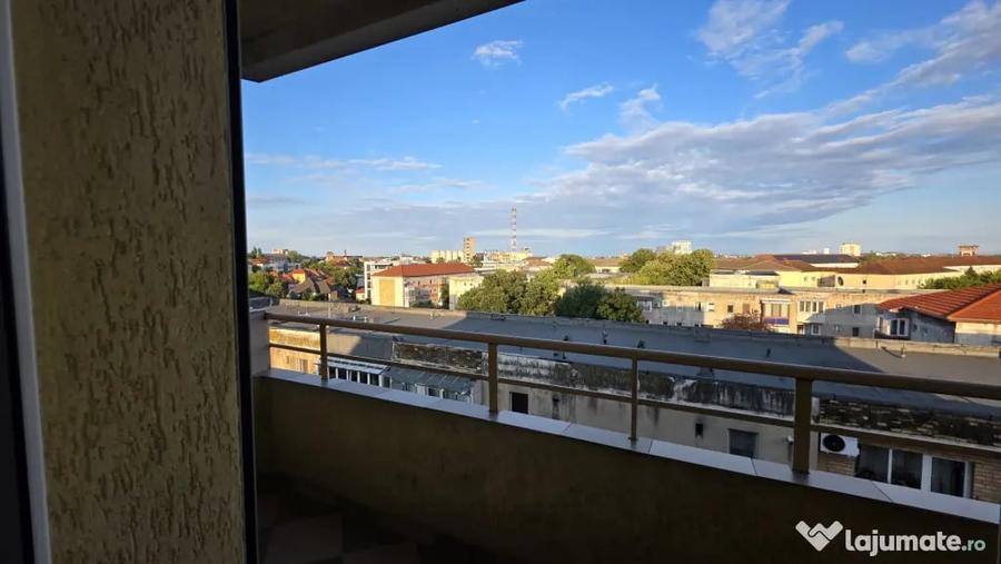 Apartament cu 4 camere decomandat în Complex Studențesc