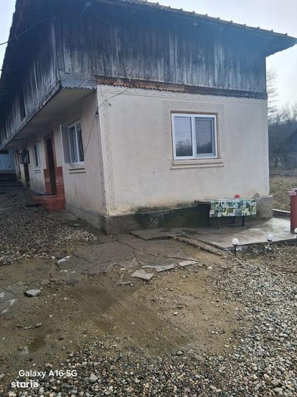 Casă cu 3 camere în Văcarea
