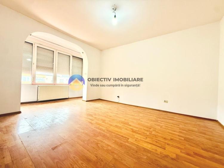 Apartament cu 3 camere decomandat în Precista
