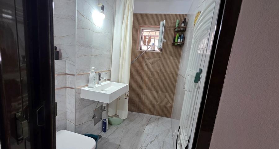 Apartament cu 3 camere decomandat, mobilat în Aradului