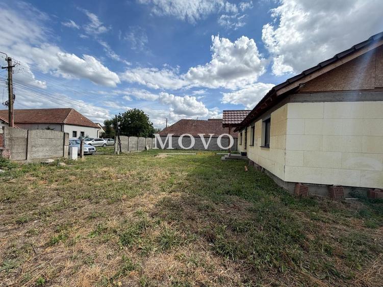 Casă individuală cu 4 camere cu Canalizare în Covaci