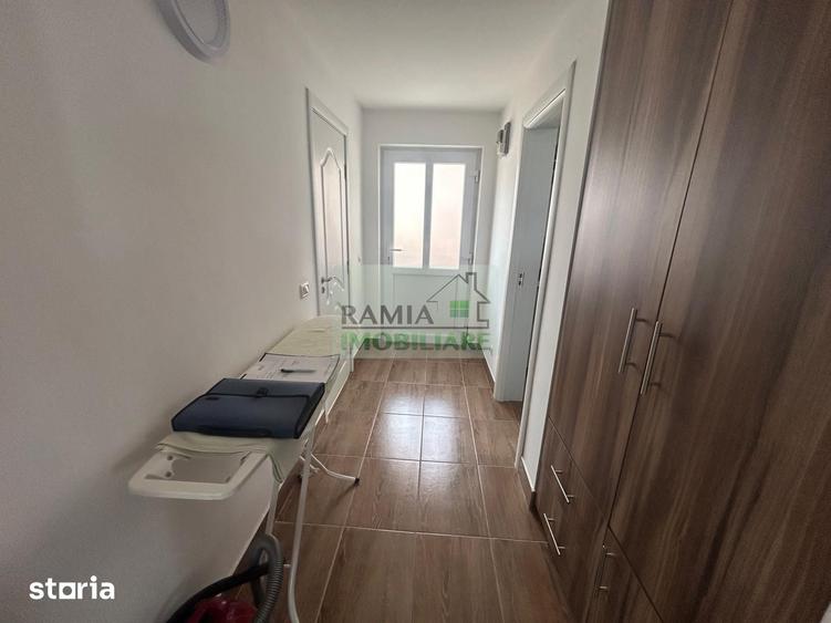 Garsonieră decomandată în Tractorul