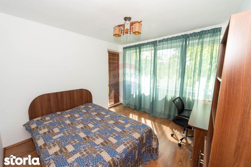 Apartament cu 3 camere semidecomandat, mobilat în Titan