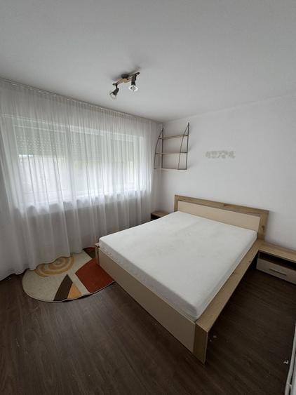 Apartament cu 3 camere semidecomandat în Exterior Vest