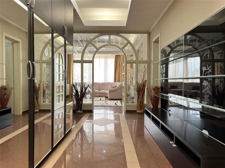 Apartament cu 3 camere semidecomandat, mobilat în Herăstrău