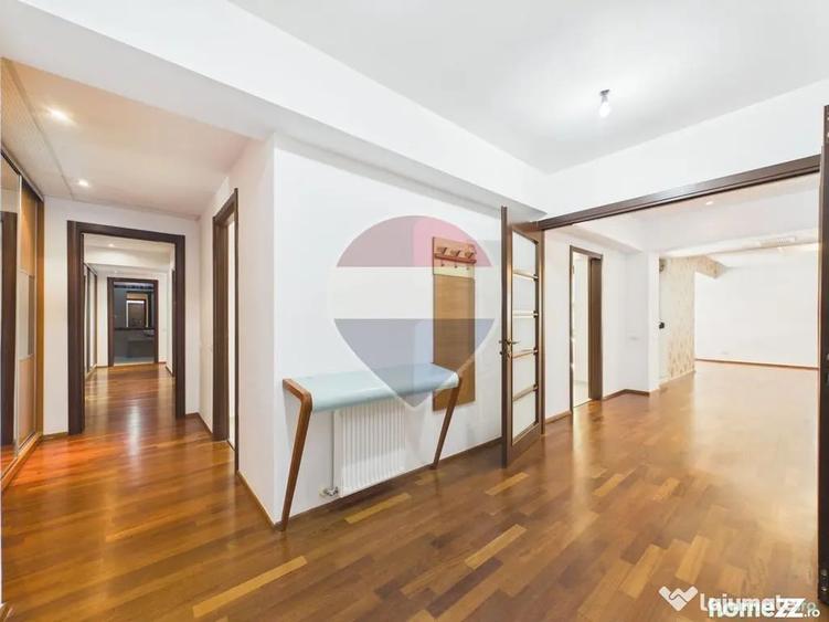 Apartament cu 3 camere decomandat în Nordului