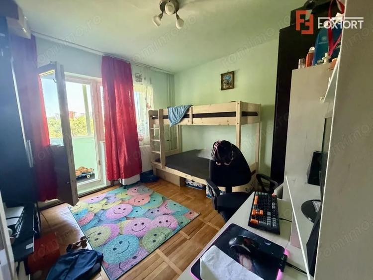 Apartament cu 2 camere decomandat în Lipovei