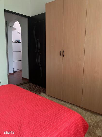 Apartament cu 3 camere decomandat în Tei