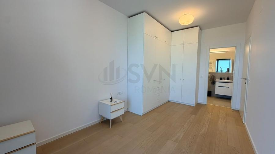 Apartament cu 3 camere semidecomandat, mobilat în Băneasa