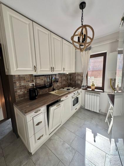 Apartament cu 2 camere decomandat în Peninsula