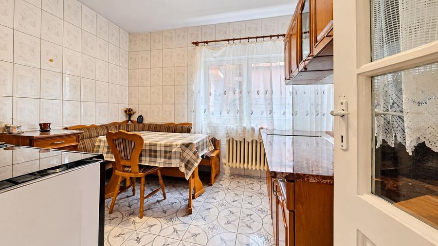 Casă individuală cu 4 camere cu Canalizare în Colentina