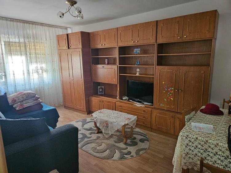 Apartament cu 2 camere decomandat în Exterior Vest