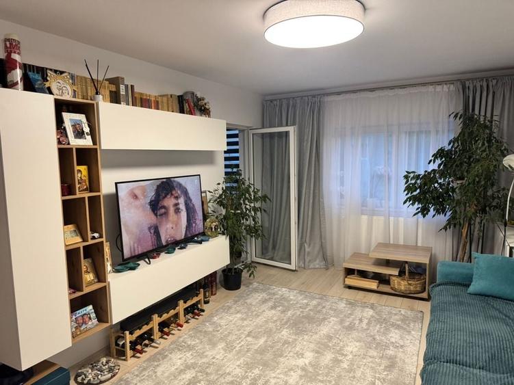Apartament cu 3 camere decomandat în Triaj