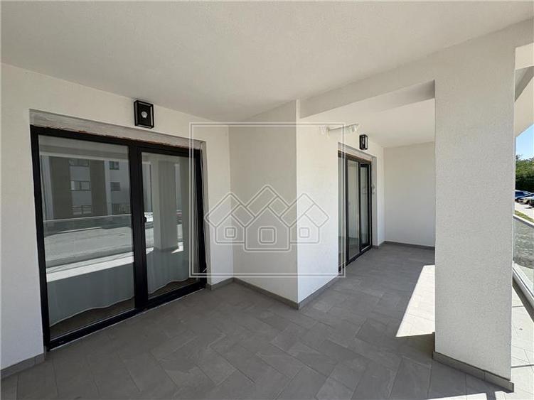 Apartament cu 2 camere decomandat în Exterior Vest