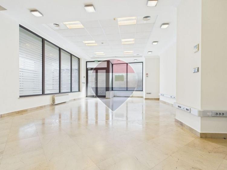 Birou, de 83.349998474121 mp, în P-ța Romană