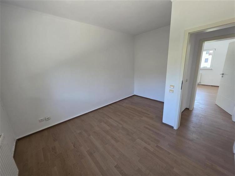 Casă individuală cu 5 camere cu Piscina în Central
