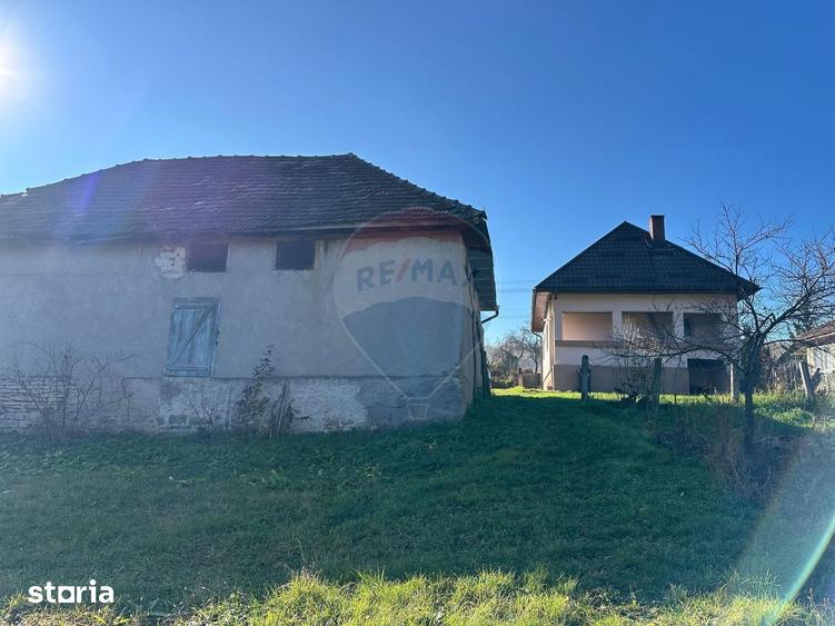 Casă cu 3 camere cu Teren 2500 Mp în Benesat