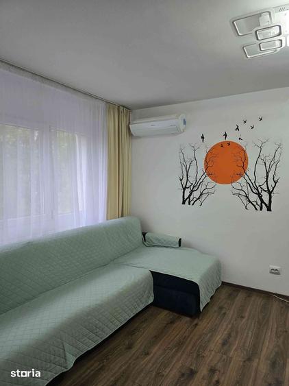 Apartament cu 3 camere în Podu Roș