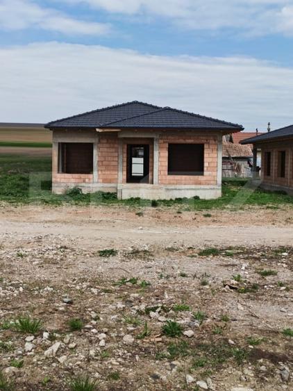 Casă individuală cu 4 camere cu Canalizare în Mihai Viteazu