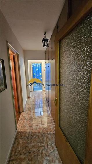 Apartament cu 4 camere semidecomandat, mobilat în Berceni