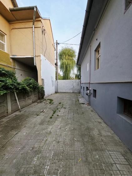 Casă cu 3 camere cu Teren 500 Mp în Central