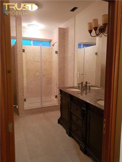 Casă cu 9 camere cu Teren 650 Mp în Tăuți
