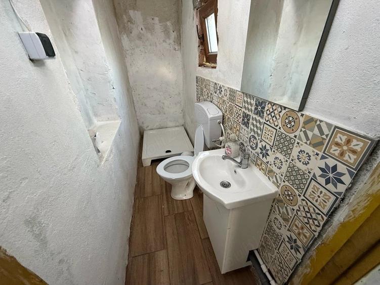 Casă cu Teren 470 Mp în Podeni