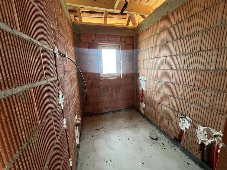 Casă cu 3 camere cu Teren 150 Mp în Remetea Mare