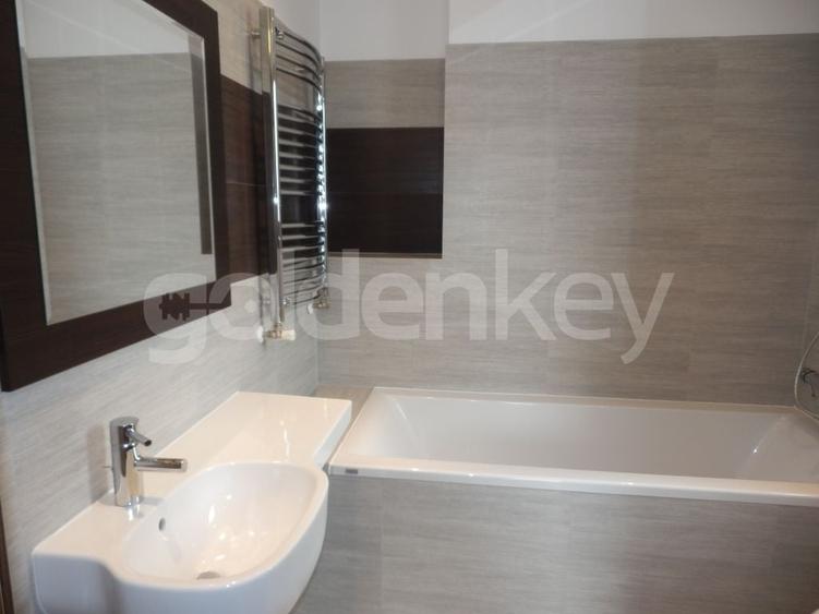 Apartament cu 4 camere semidecomandat în Dorobanți