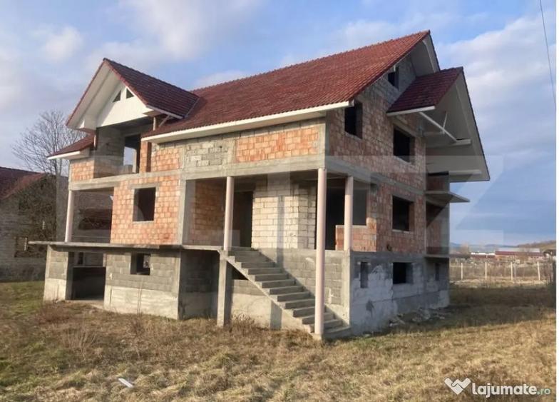 Casă cu 7 camere cu Teren 1106 Mp în Dej