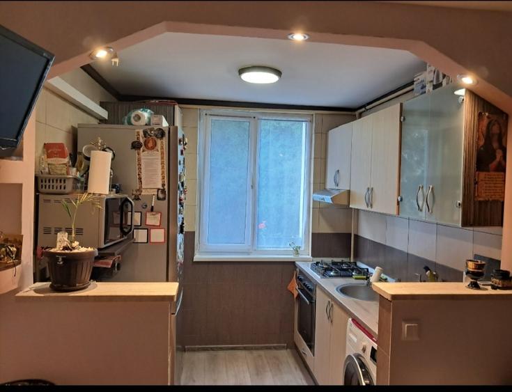 Apartament cu 2 camere decomandat în Precista