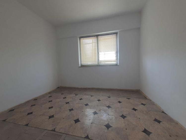 Apartament cu 3 camere decomandat în Hârșova
