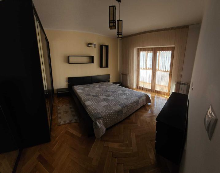 Apartament cu 3 camere decomandat în Drumul Carului