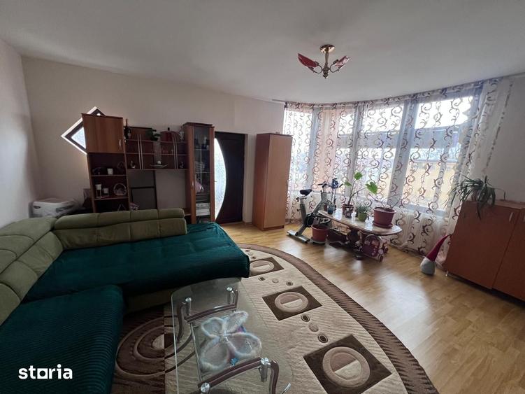 Casă cu 8 camere cu Teren 216 Mp în Afumați