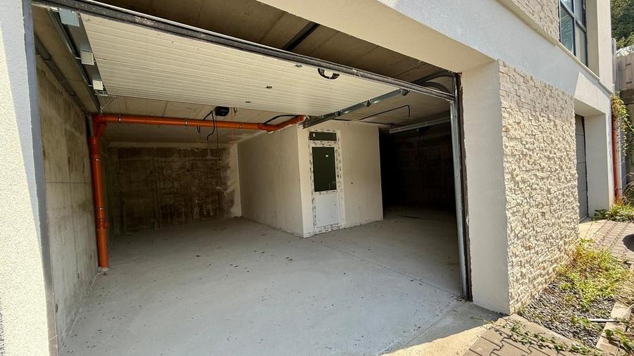 Duplex cu 5 camere cu Canalizare în Florești
