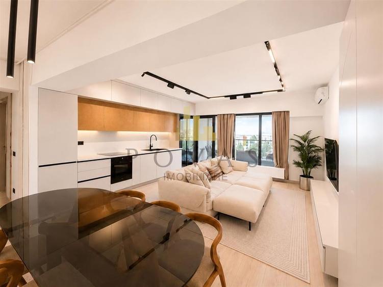 Apartament cu 3 camere semidecomandat, mobilat în Vitan