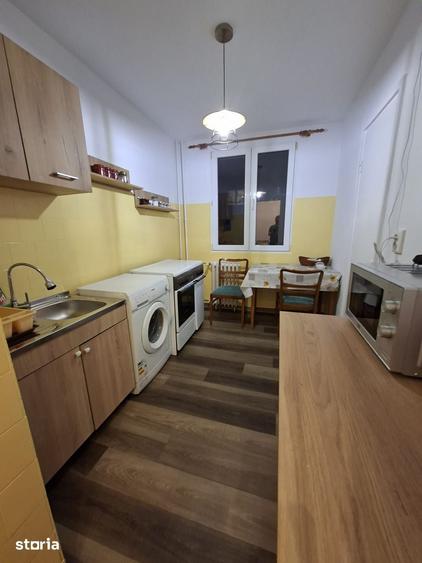 Apartament cu 3 camere semidecomandat în Drumul Taberei