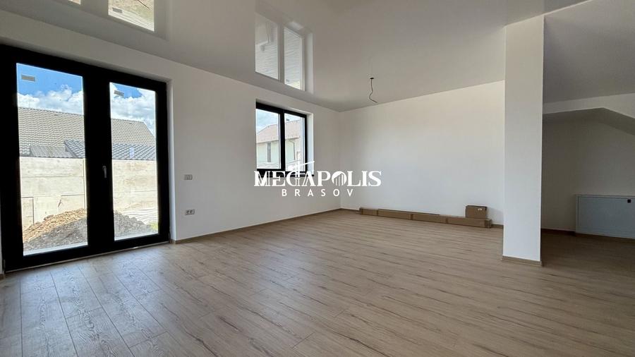 Duplex cu 4 camere cu Canalizare în Tărlungeni