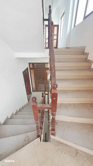 Spațiu comercial, de 1,600 mp, în Râșnov