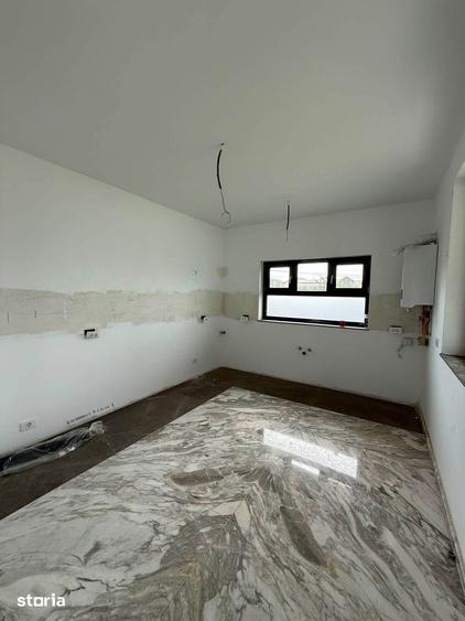 Casă cu 4 camere cu Teren 338 Mp în Calea București