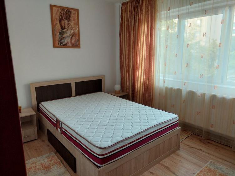 Apartament cu 2 camere semidecomandat în Podu Roș