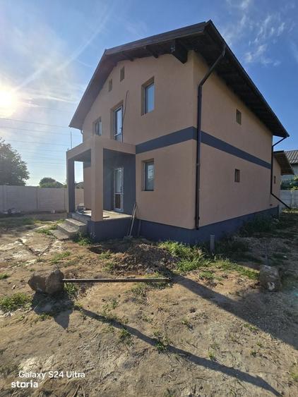 Casă cu 4 camere în Bariera Vâlcii