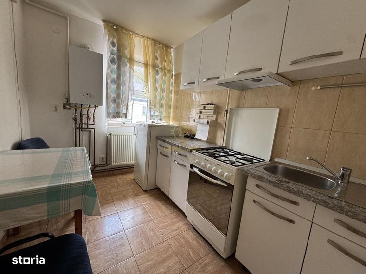 Apartament cu 3 camere semidecomandat în Horea