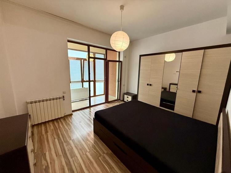 Apartament cu 3 camere semidecomandat, mobilat în Lujerului