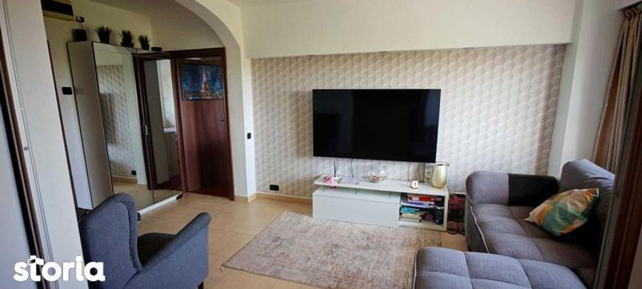 Apartament cu 4 camere decomandat în Văcăresti