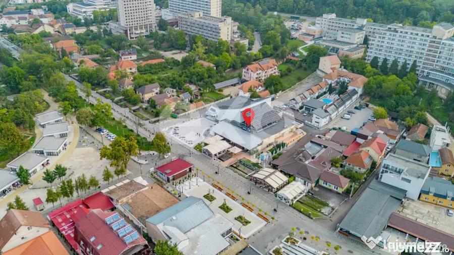 Spațiu comercial, de 530 mp, în Sânmartin