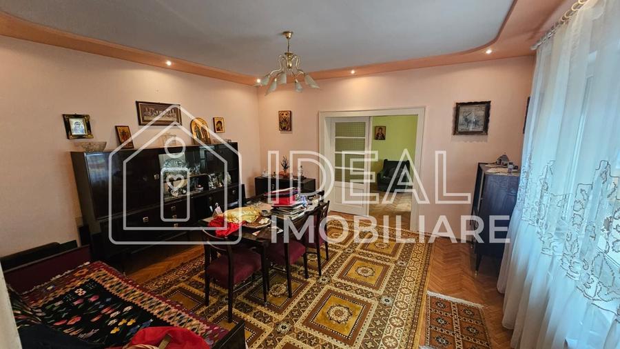 Casă individuală cu 8 camere cu Canalizare în Țiglari