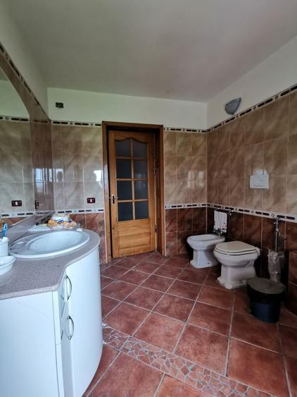 Casă individuală cu 6 camere cu Canalizare în Urechești