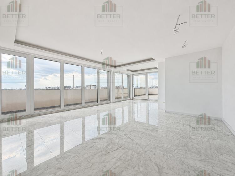 Penthouse cu 4 camere decomandat în Metalurgiei